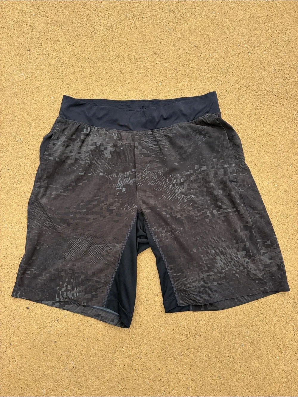 Lululemon Men’s Geometric Black & Gray Digital Camouflage Shorts Size Large